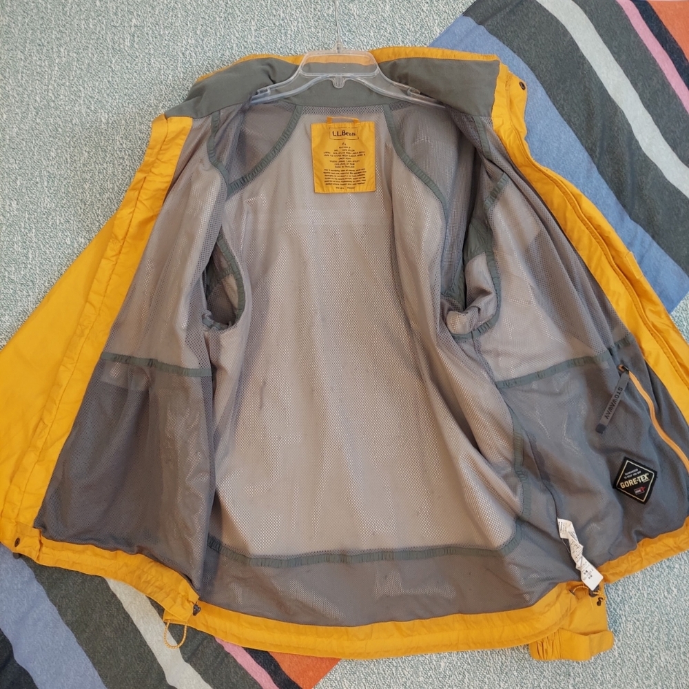 L.L. Bean Men's Yellow 'StowAway' Hooded Raincoat - Picture 11 of 16